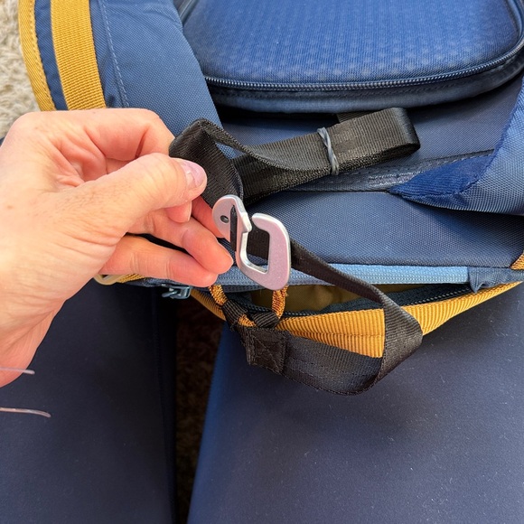 Dakine Mens Snowboarding Backpack Blue and Yellow Backpack - Picture 10 of 16